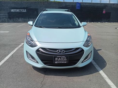 Used 2015 Hyundai Elantra GT w/ Option Group 02 FWD image 2