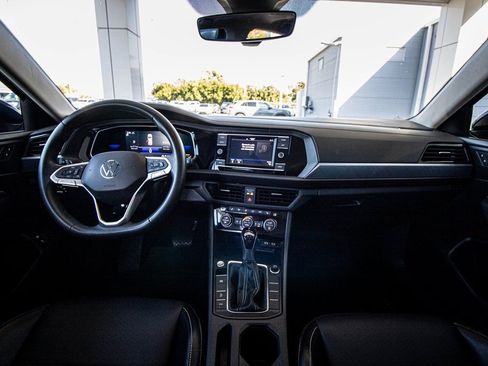 Used 2022 Volkswagen Jetta SE image 27