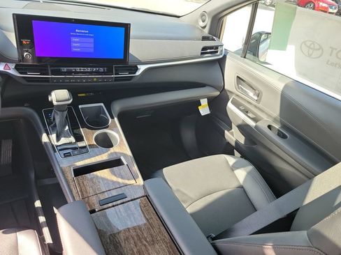 New 2026 Toyota Sienna Limited FWD image 28
