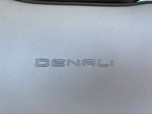 Used 2024 GMC Yukon XL Denali AWD/4WD image 12
