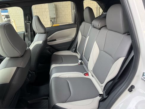 Used 2025 Subaru Forester Limited image 24