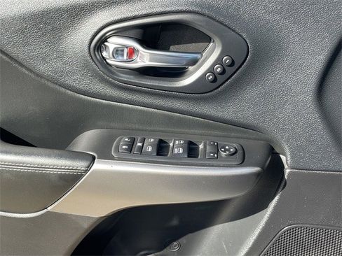 Used 2019 Jeep Cherokee High Altitude image 22