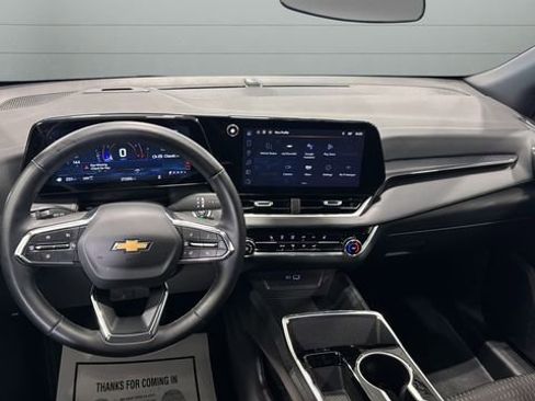 Used 2025 Chevrolet Equinox LT image 9