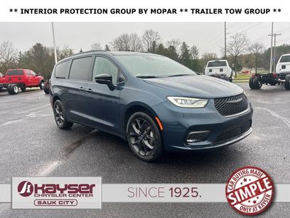 Used 2025 Chrysler Pacifica Limited w/ Trailer Tow Group