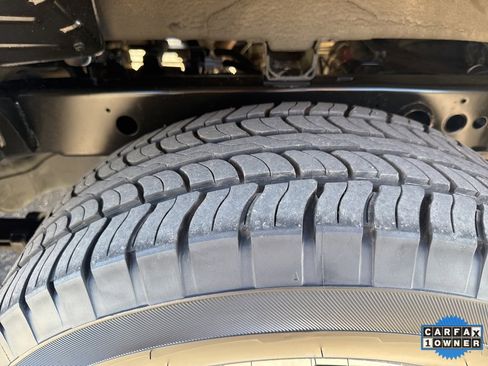 Used 2023 Nissan Frontier SV image 6