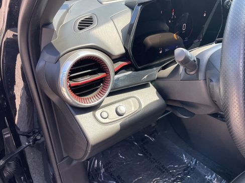 Used 2025 Chevrolet Trax RS FWD image 7
