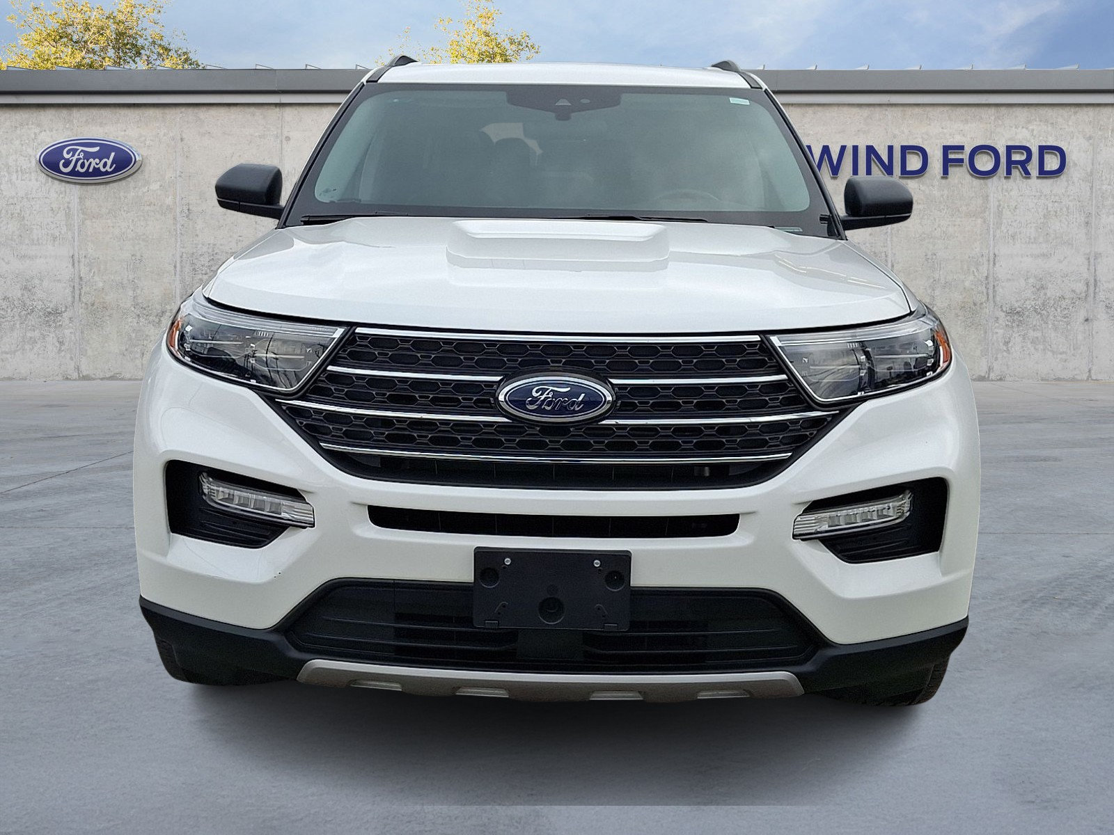 Used 2023 Ford Explorer XLT w/ Equipment Group 202A AWD/4WD image 2