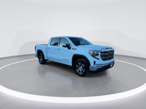 Used 2025 GMC Sierra 1500 SLT image 2