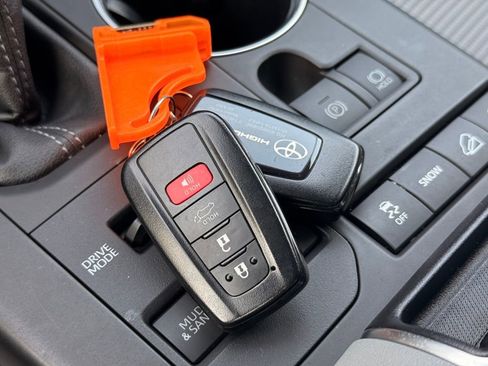 Used 2022 Toyota Highlander LE image 36