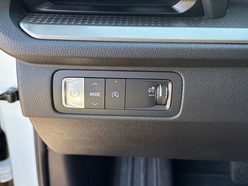 Used 2025 Chevrolet Traverse LT image 25