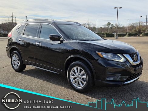 Used 2020 Nissan Rogue SV image 1