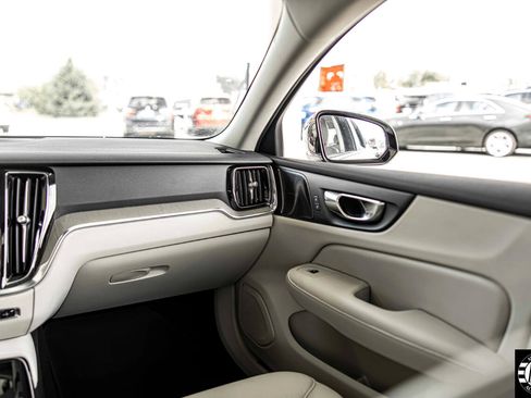 Used 2023 Volvo S60 T8 Plus image 38