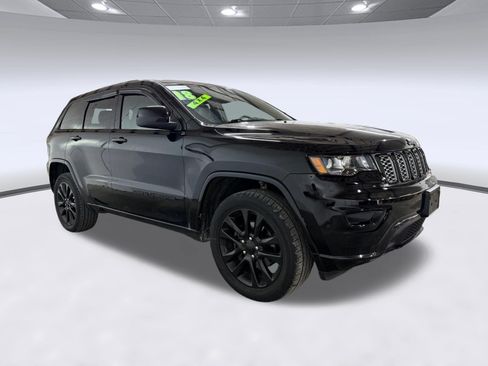 Used 2018 Jeep Grand Cherokee Altitude AWD/4WD image 7