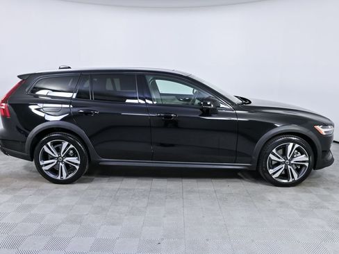 Used 2025 Volvo V60 B5 Cross Country Plus AWD/4WD image 28