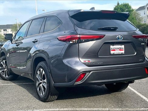 Used 2022 Toyota Highlander XLE image 11