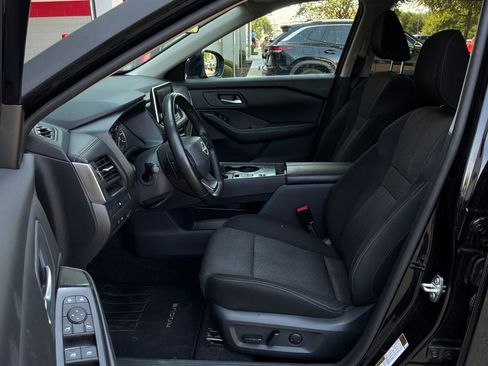 Used 2025 Nissan Rogue SV FWD image 10