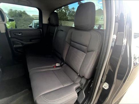 Certified 2022 Nissan Frontier SV w/ Technology Package image 18