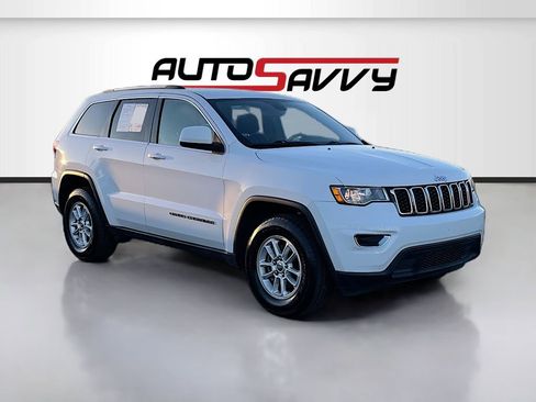 Used 2020 Jeep Grand Cherokee Laredo image 1