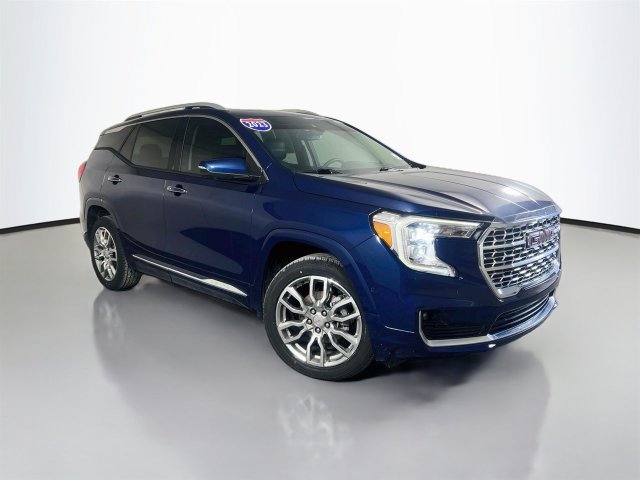 Used 2023 GMC Terrain Denali w/ Denali Premium Package AWD/4WD image 2