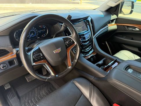 Used 2016 Cadillac Escalade 2WD image 9