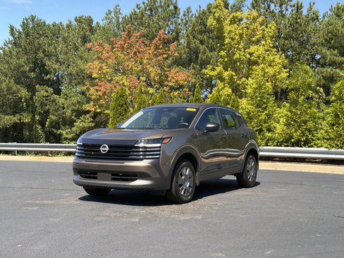 Used 2025 Nissan Kicks S FWD image 10