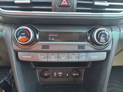 Used 2020 Hyundai Kona Limited FWD image 32