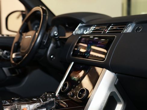 Used 2019 Land Rover Range Rover HSE image 17
