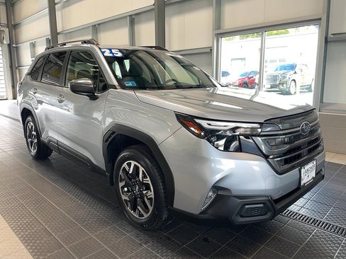 Used 2025 Subaru Forester Premium image 1