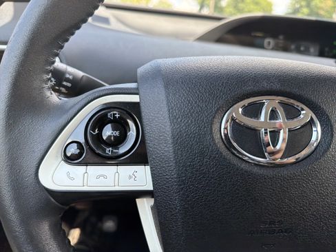 Used 2017 Toyota Prius Four FWD image 8