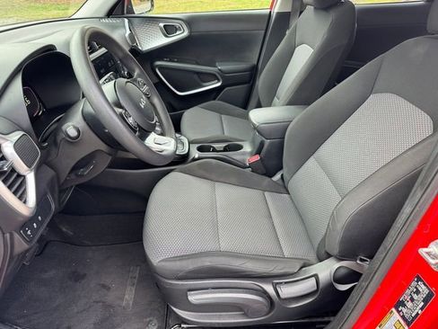 Used 2023 Kia Soul LX w/ Option Group 015 FWD image 8