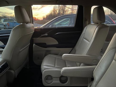 Used 2014 Toyota Highlander Limited image 12