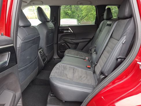Used 2025 Mitsubishi Outlander SE FWD image 10
