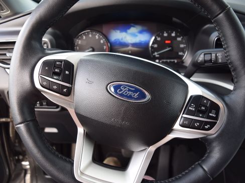 Used 2023 Ford Explorer XLT w/ Equipment Group 202A AWD/4WD image 11