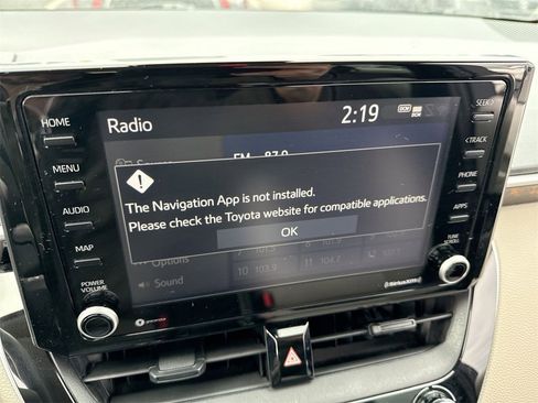 Used 2022 Toyota Corolla LE image 18