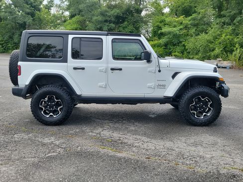 Used 2018 Jeep Wrangler Unlimited Sahara AWD/4WD image 4