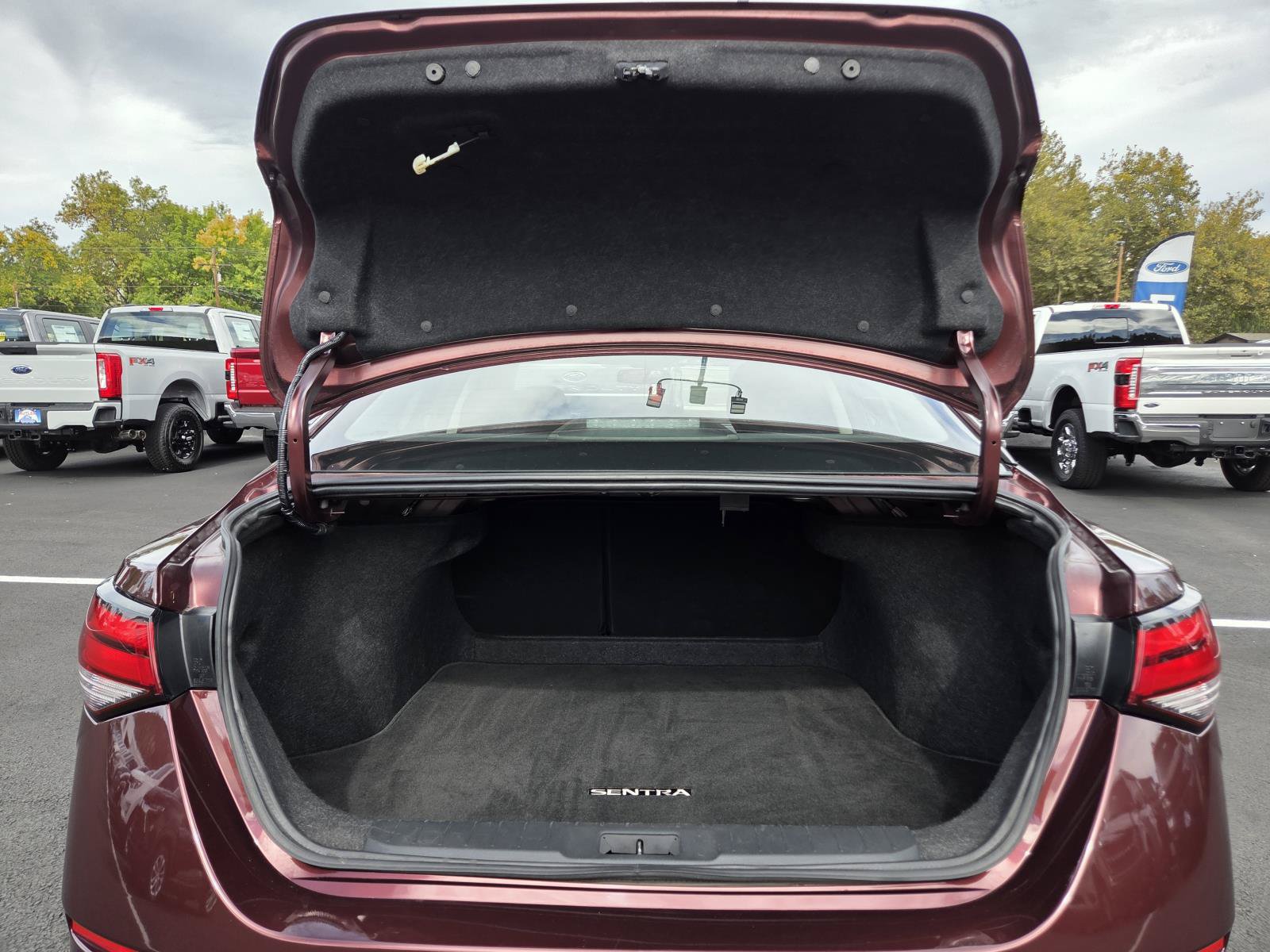 Used 2025 Nissan Sentra SV FWD image 17