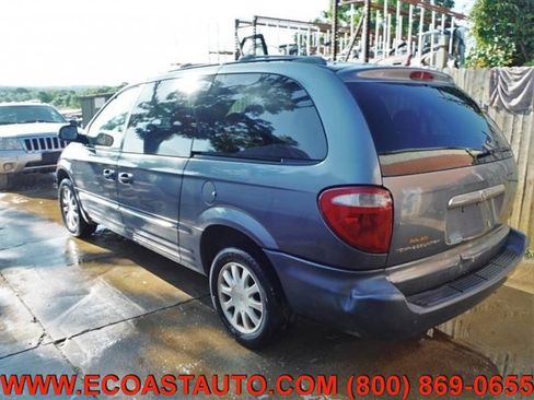 Used 2002 Chrysler Town & Country Limited image 3