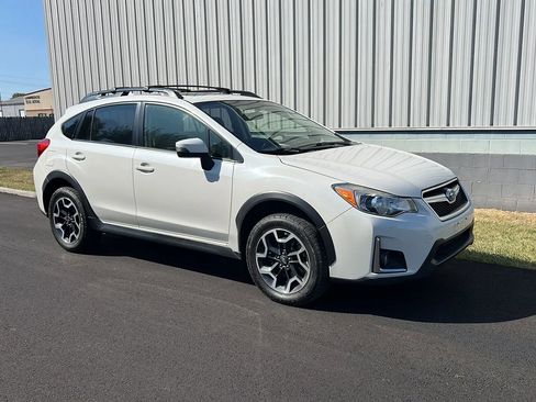 Used 2017 Subaru Crosstrek 2.0i Limited image 3