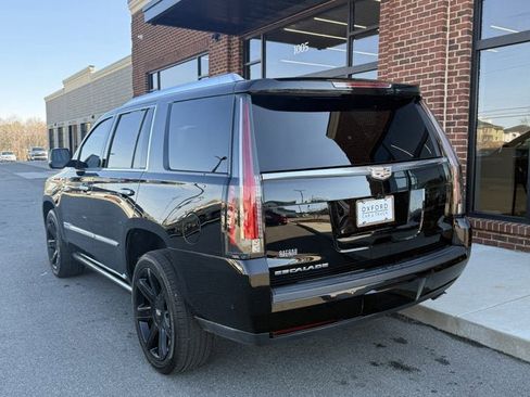 Used 2020 Cadillac Escalade Premium Luxury image 4