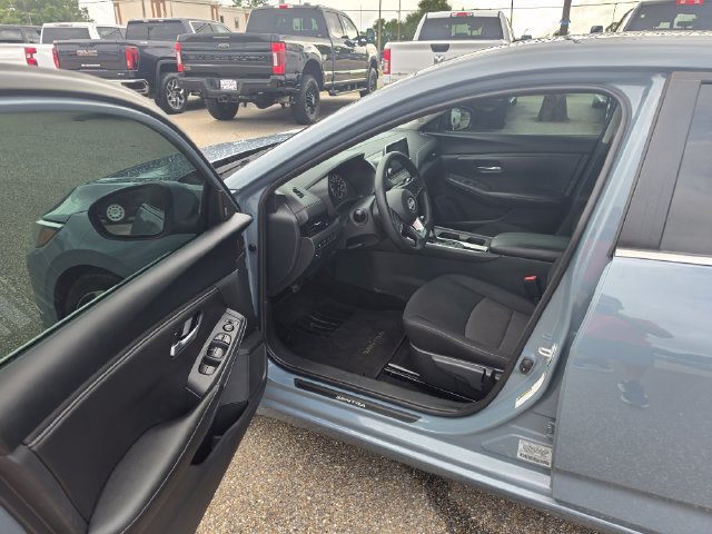 Used 2025 Nissan Sentra SV w/ Trunk Package FWD image 16