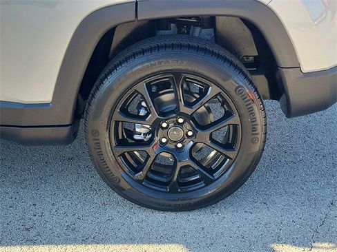 New 2026 Jeep Compass Latitude image 18