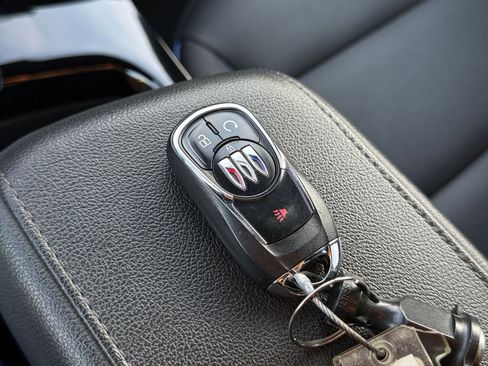 Used 2025 Buick Envista Sport Touring image 21