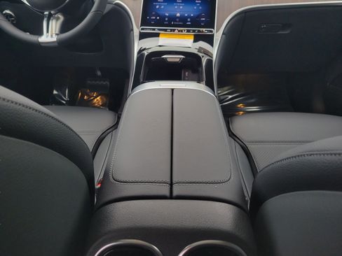 Used 2026 Mercedes-Benz GLC 300 image 12