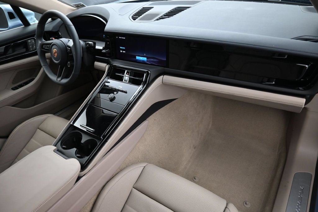 Certified 2026 Porsche Panamera RWD image 30