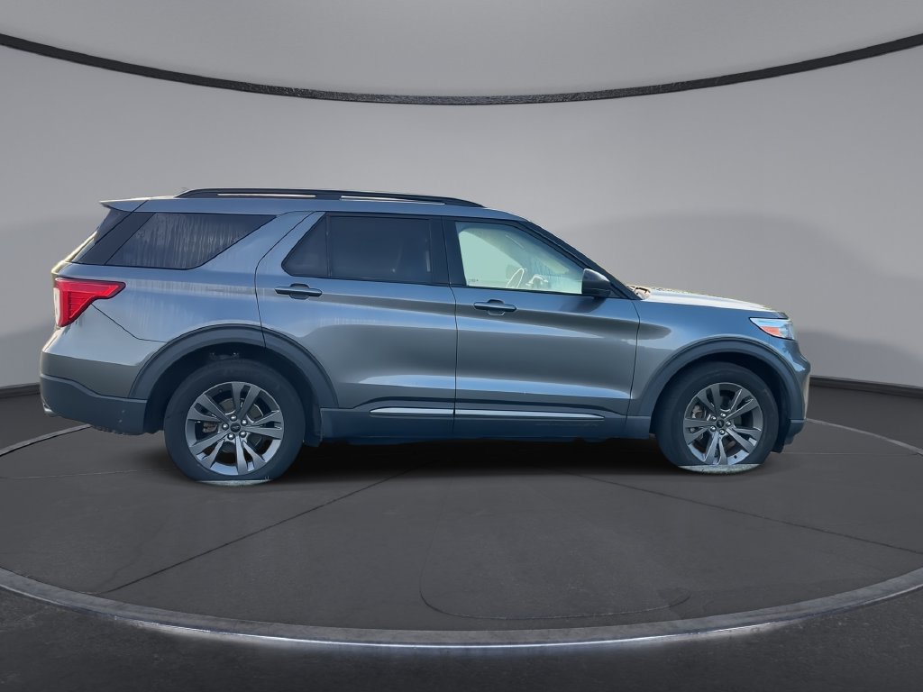 Used 2021 Ford Explorer XLT w/ Equipment Group 202A AWD/4WD image 9