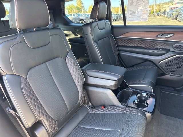 Used 2025 Jeep Grand Cherokee L Summit w/ Obsidian Package AWD/4WD image 22