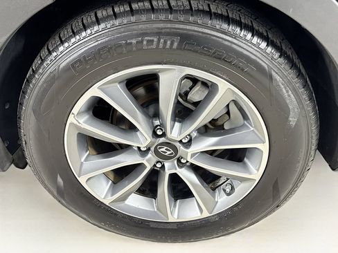Used 2017 Hyundai Santa Fe SE FWD image 36