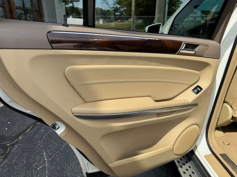 Used 2012 Mercedes-Benz GL 450 4MATIC image 31