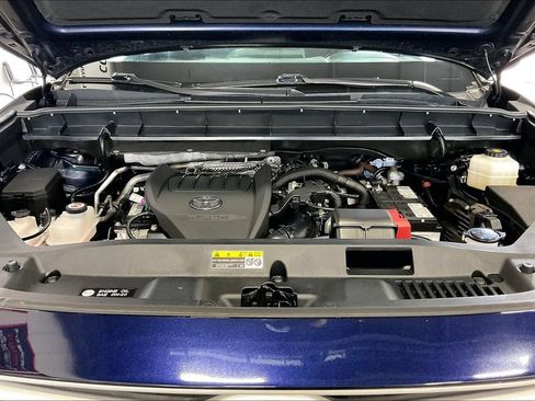 Used 2025 Toyota Highlander LE FWD image 28