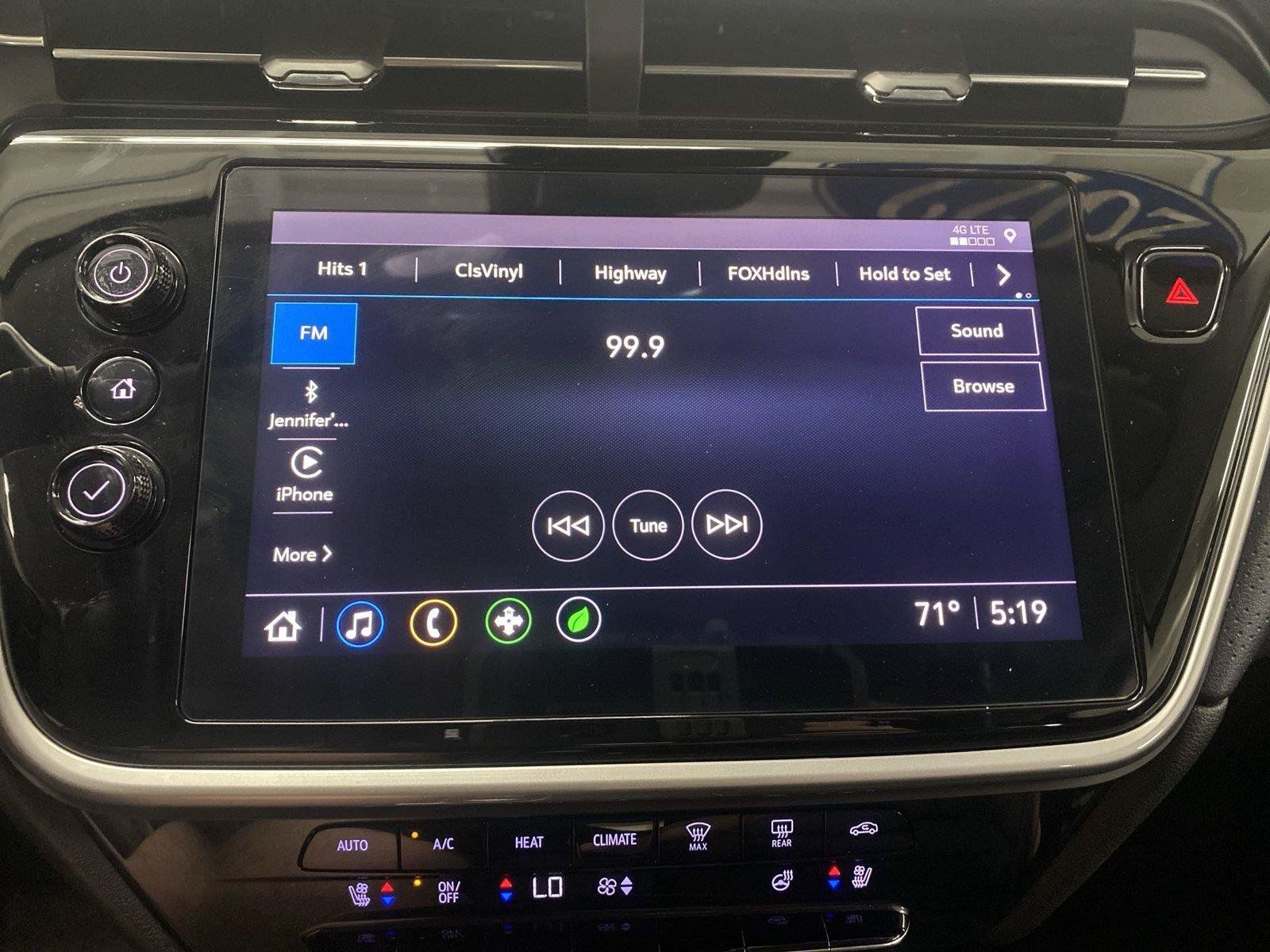 Used 2022 Chevrolet Bolt EUV Premier FWD image 16